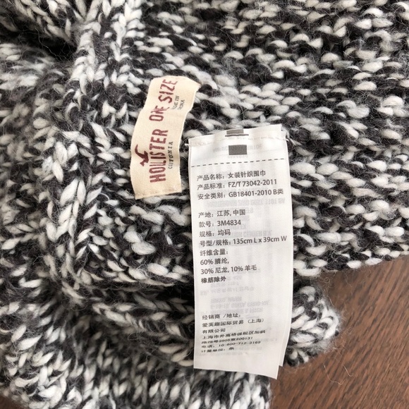 Hollister Knit Infinity Scarf - Picture 3 of 3